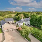 8 Bedroom Farmhouse With Pool Complex 5 Mins From Celtic Manor
