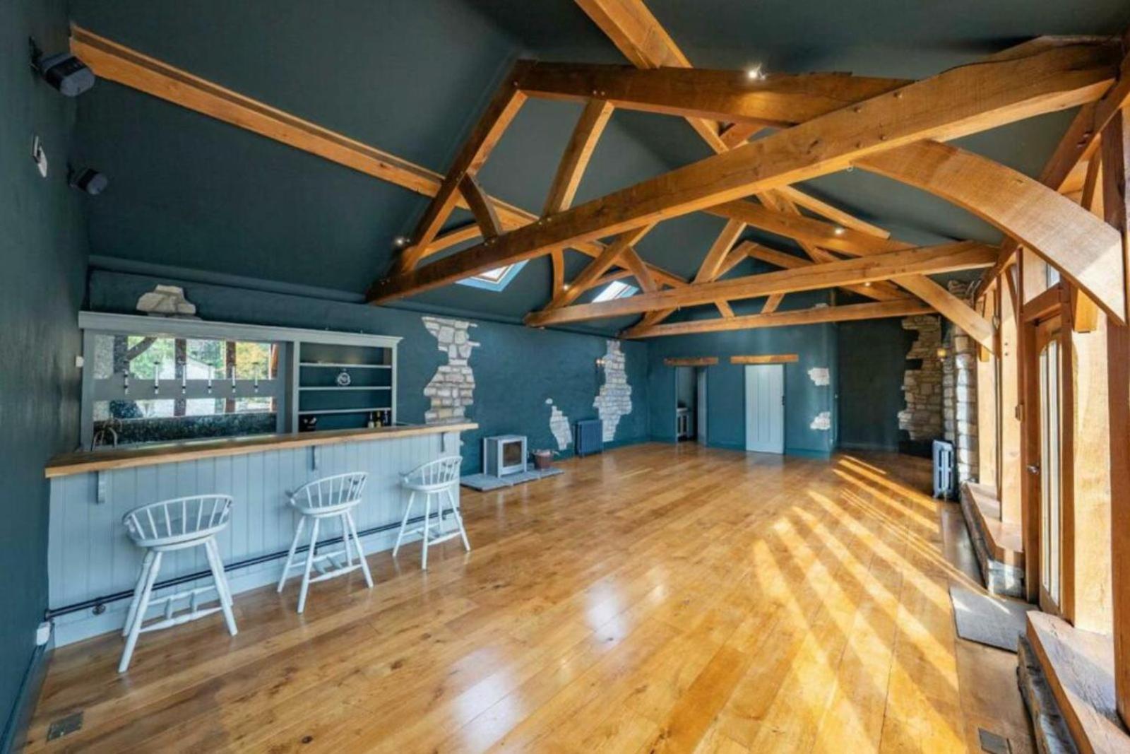 8 Bedroom With Pool Complex 5 Mins From Celtic Manor *