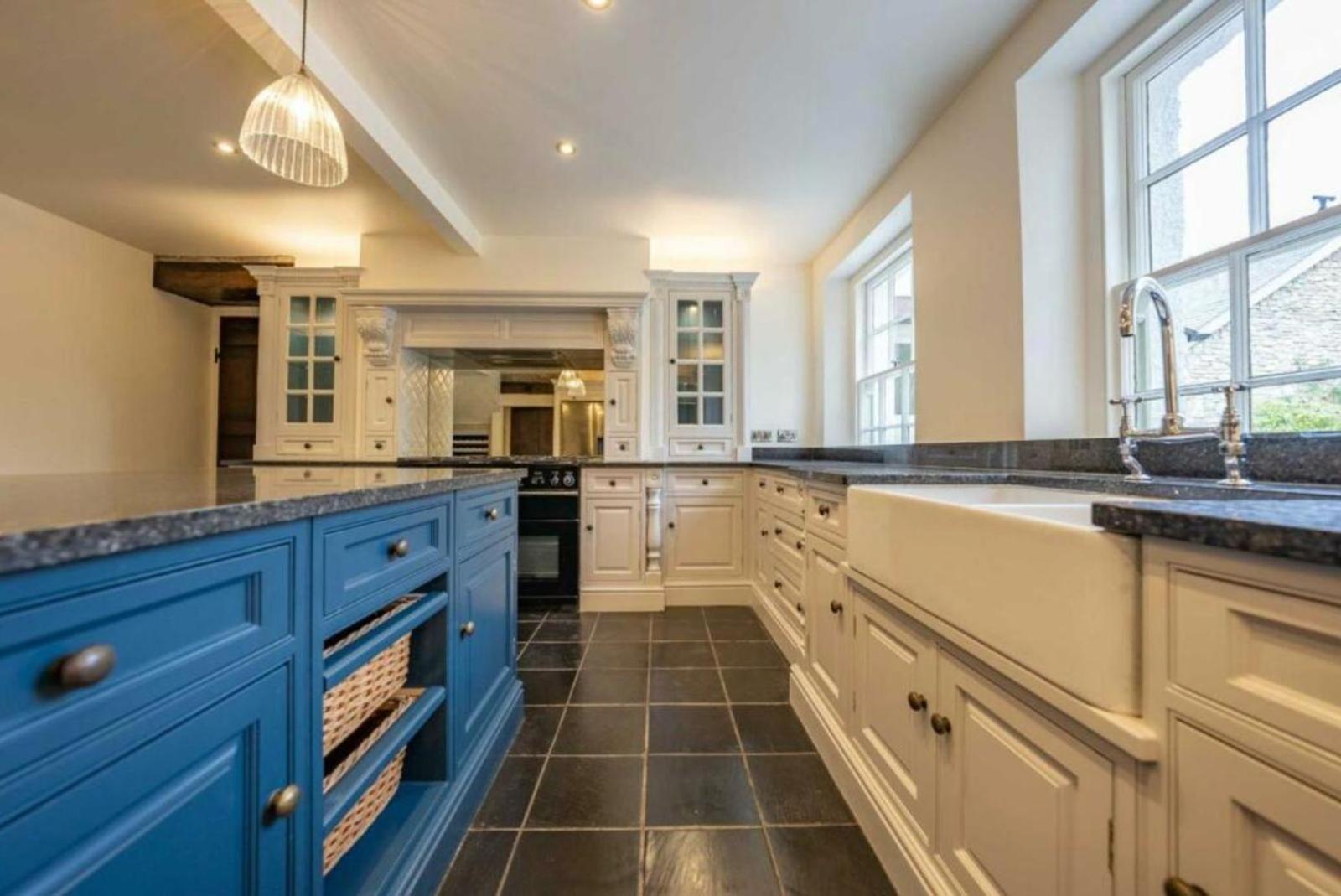 8 Bedroom With Pool Complex 5 Mins From Celtic Manor * Newport (Gwent)