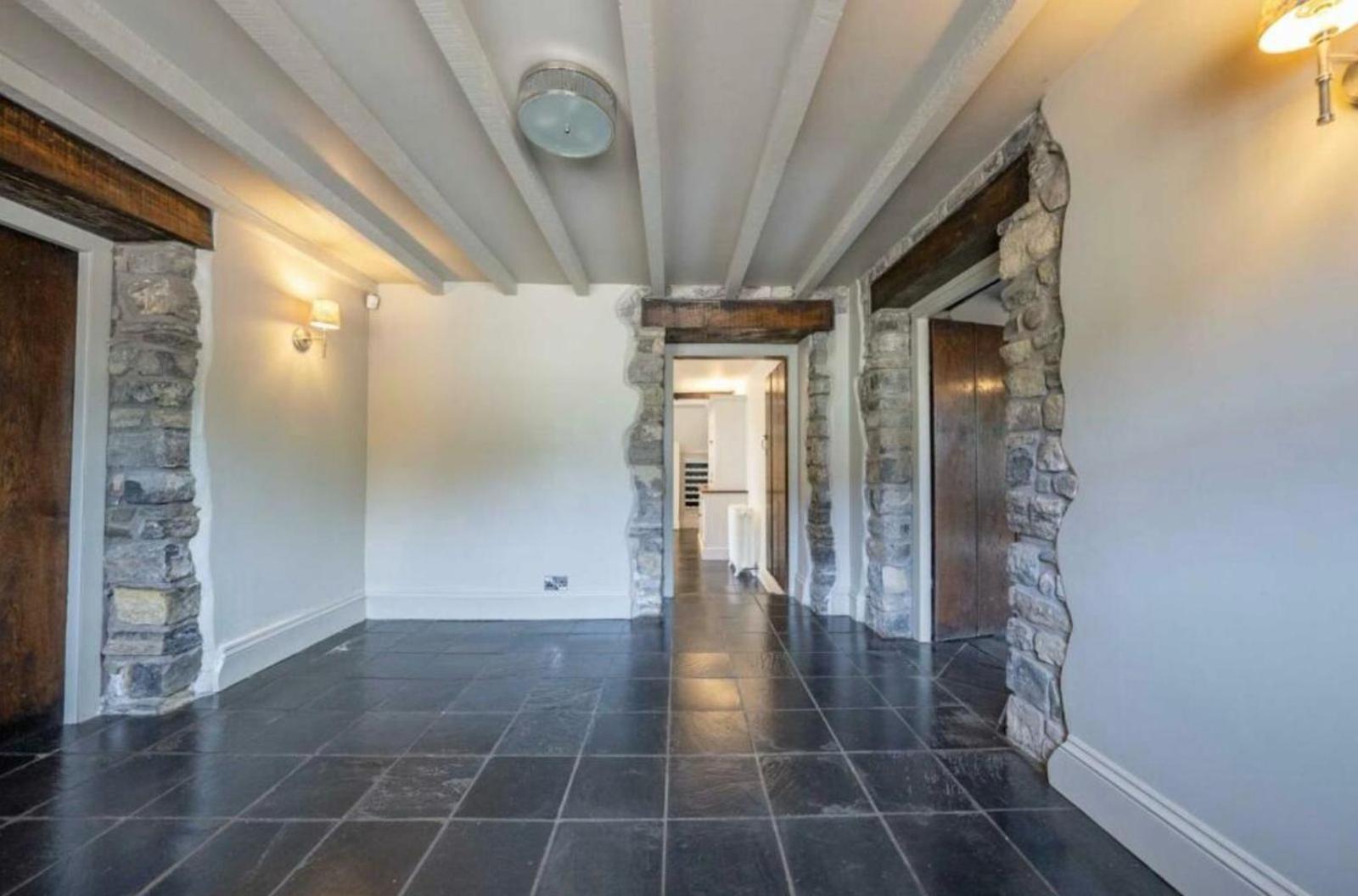 Holiday home 8 Bedroom With Pool Complex 5 Mins From Celtic Manor