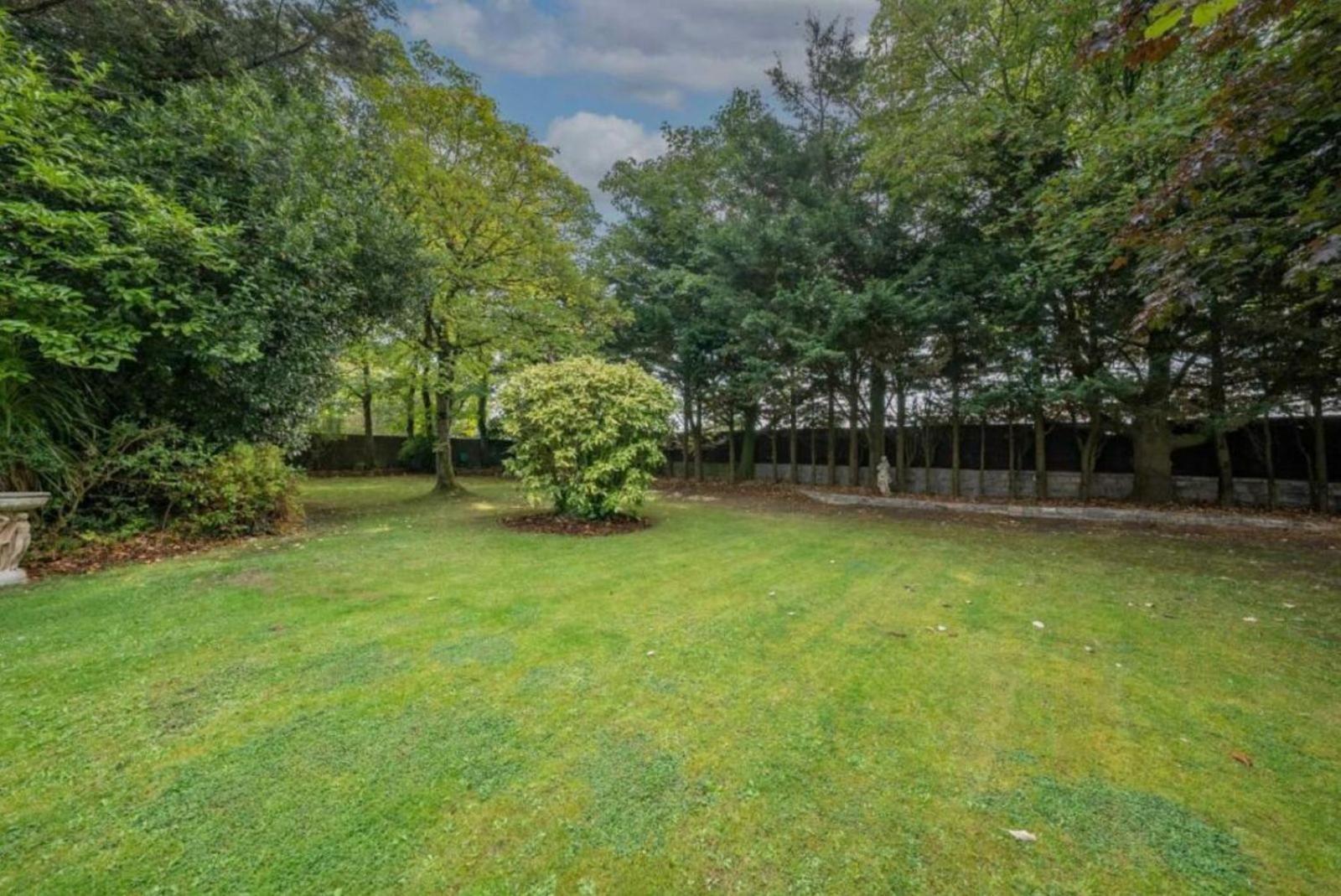 8 Bedroom With Pool Complex 5 Mins From Celtic Manor