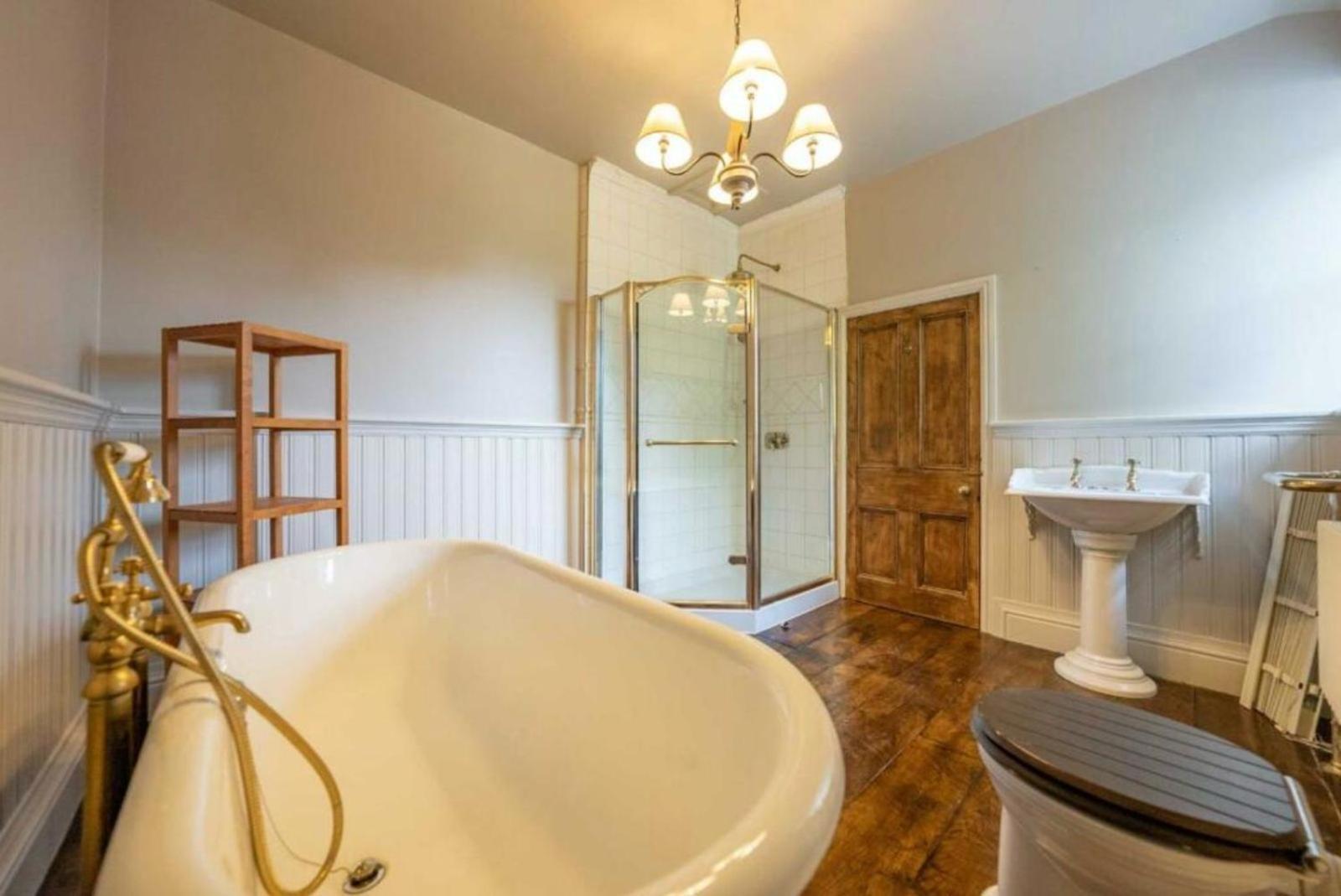 8 Bedroom With Pool Complex 5 Mins From Celtic Manor *
