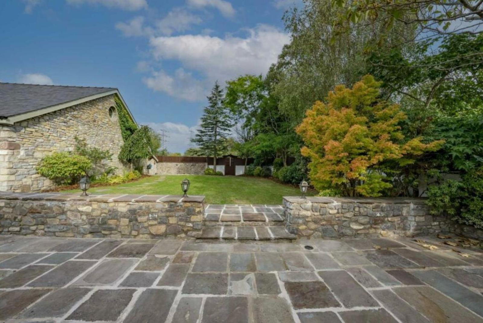 8 Bedroom With Pool Complex 5 Mins From Celtic Manor Holiday home Newport (Gwent)