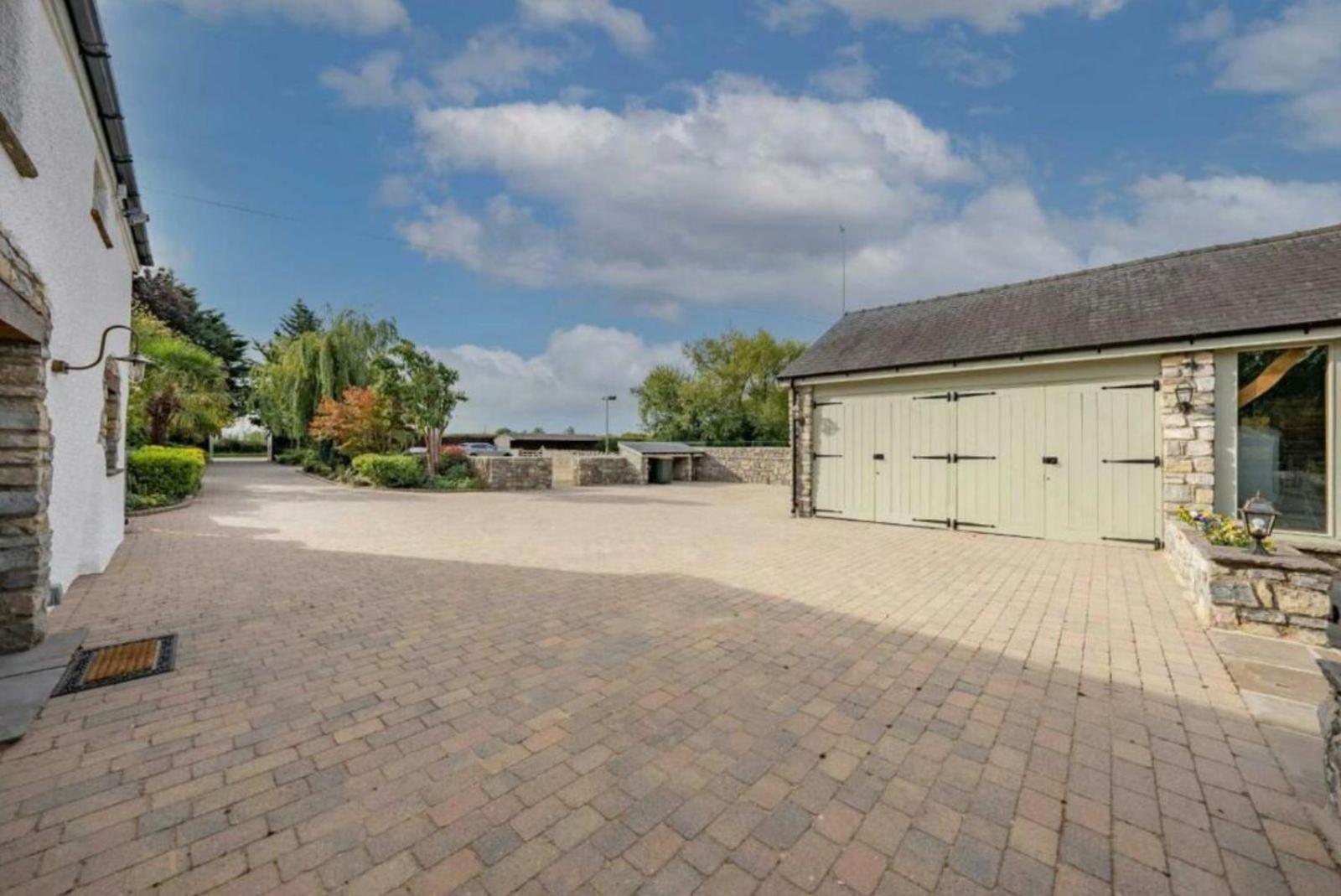 8 Bedroom With Pool Complex 5 Mins From Celtic Manor Newport (Gwent)