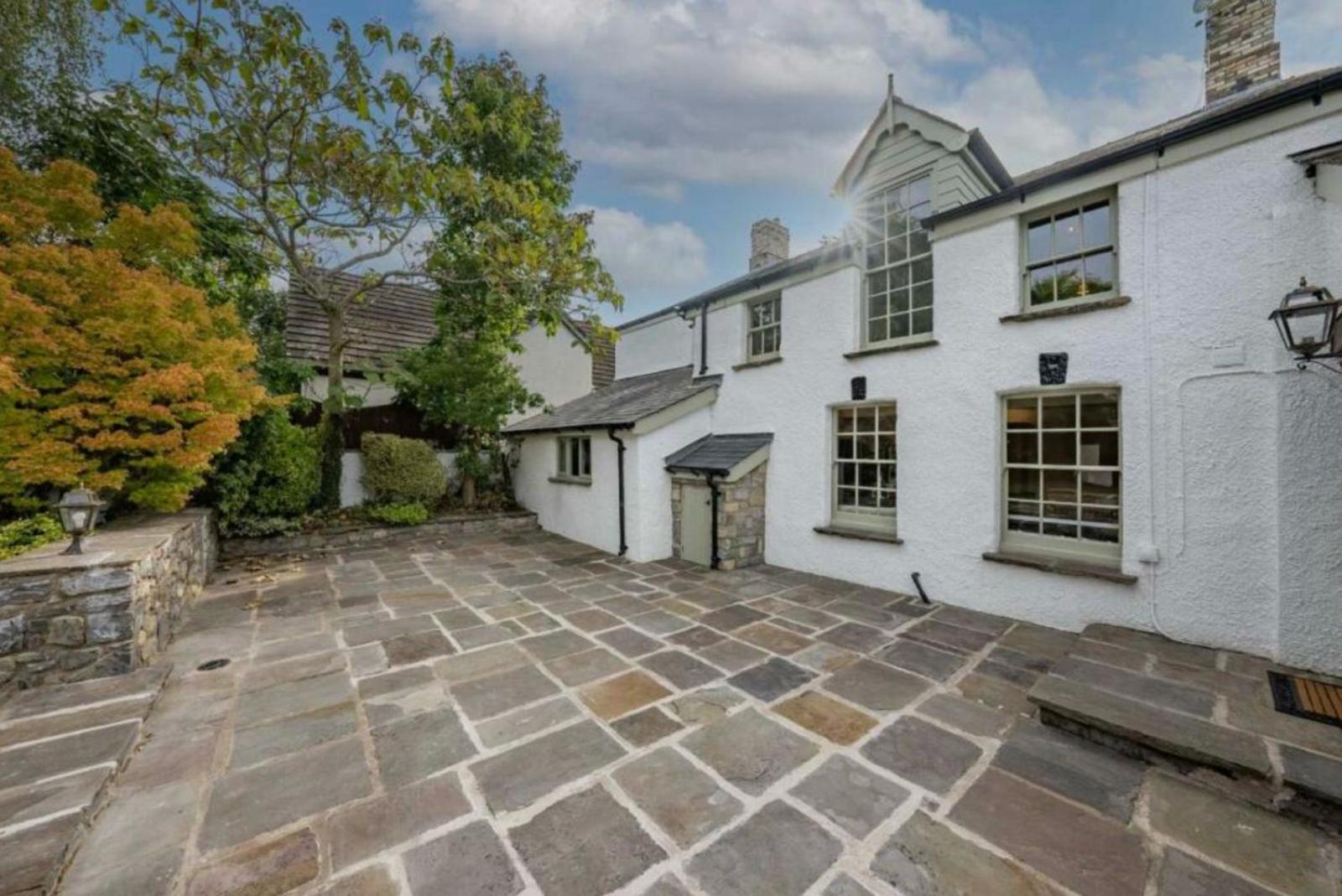 8 Bedroom With Pool Complex 5 Mins From Celtic Manor Newport (Gwent)