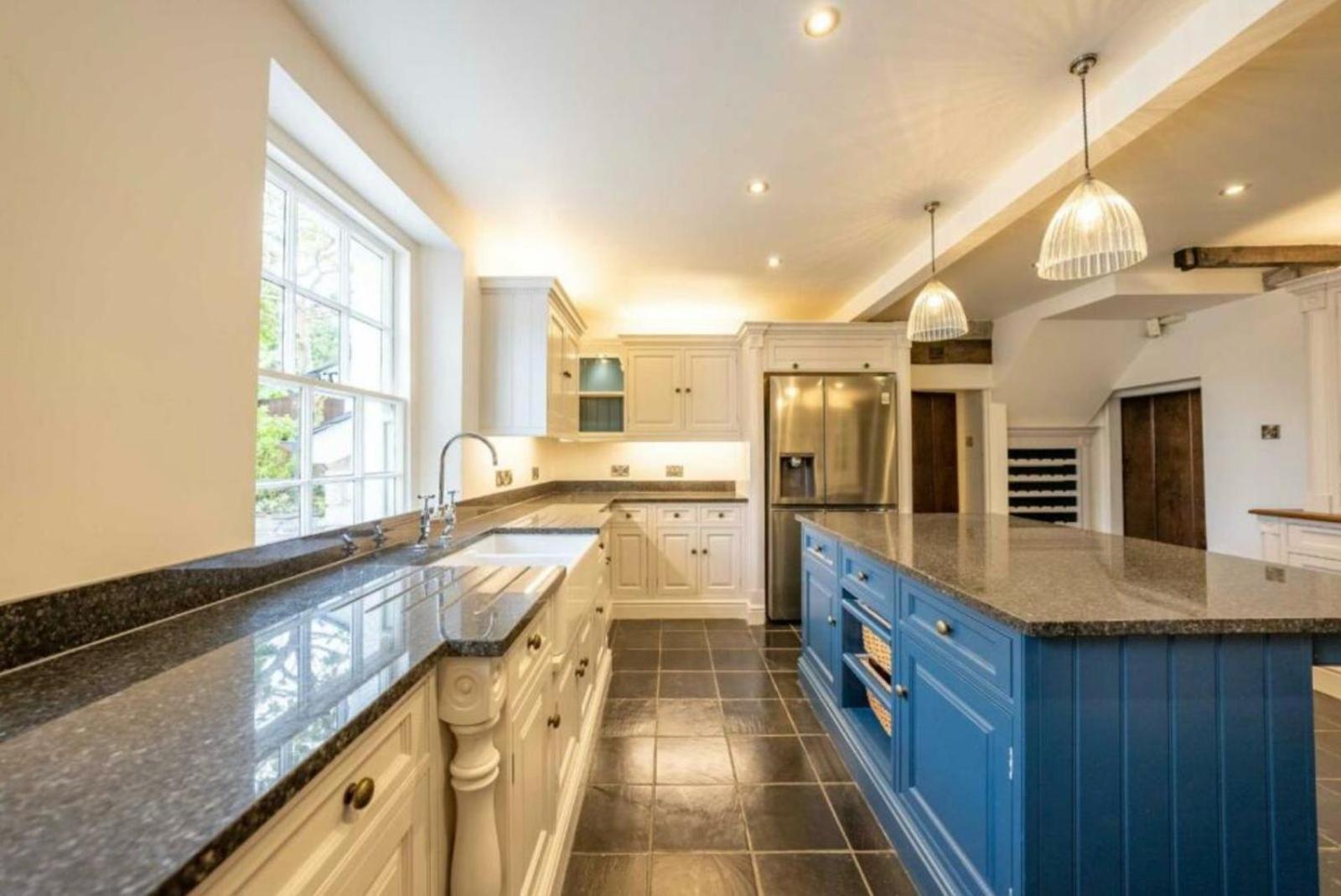 8 Bedroom With Pool Complex 5 Mins From Celtic Manor * Newport (Gwent)