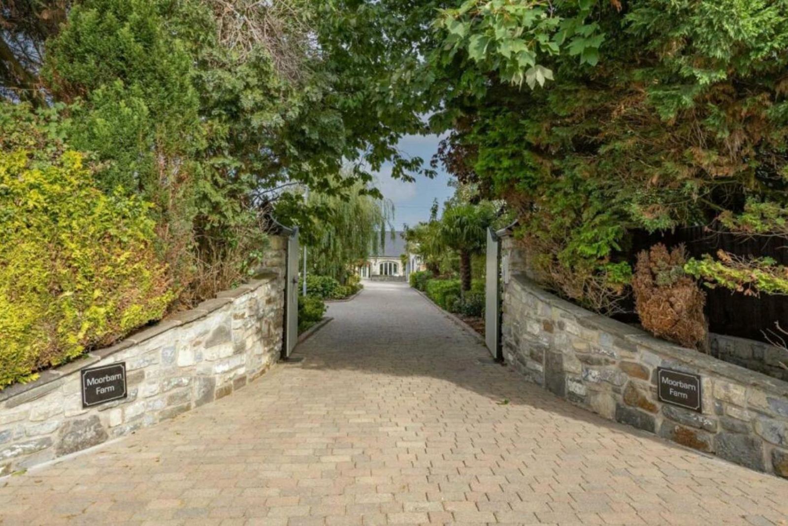 8 Bedroom With Pool Complex 5 Mins From Celtic Manor *