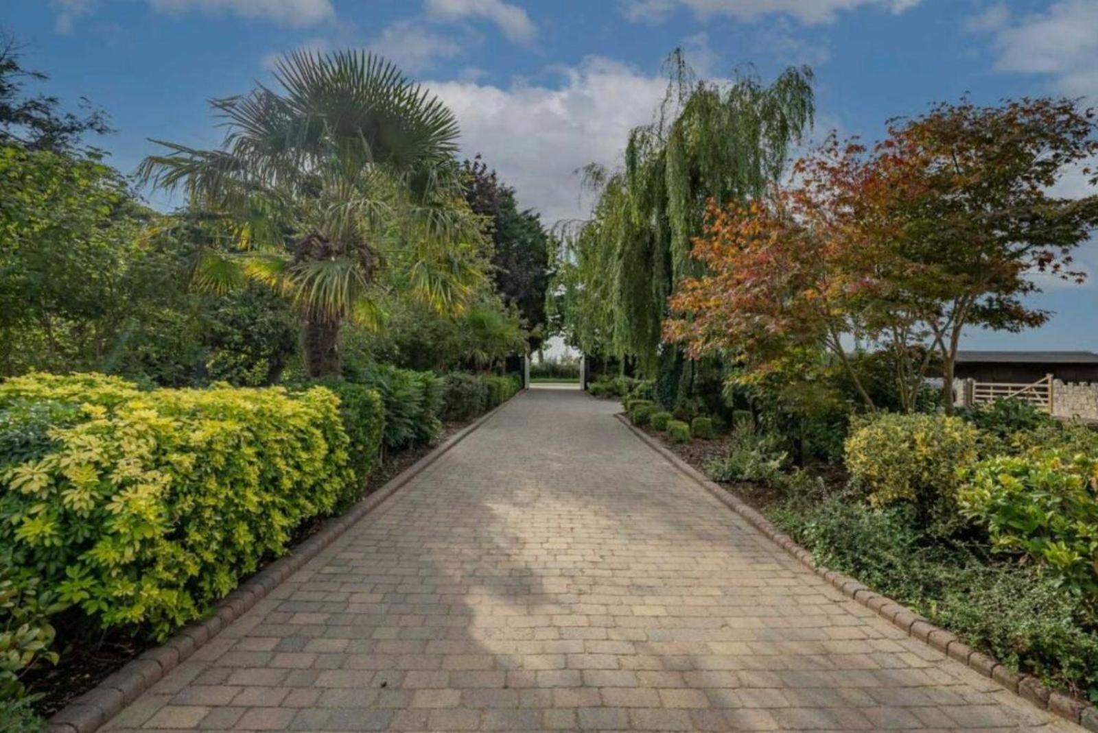 8 Bedroom With Pool Complex 5 Mins From Celtic Manor Newport (Gwent)