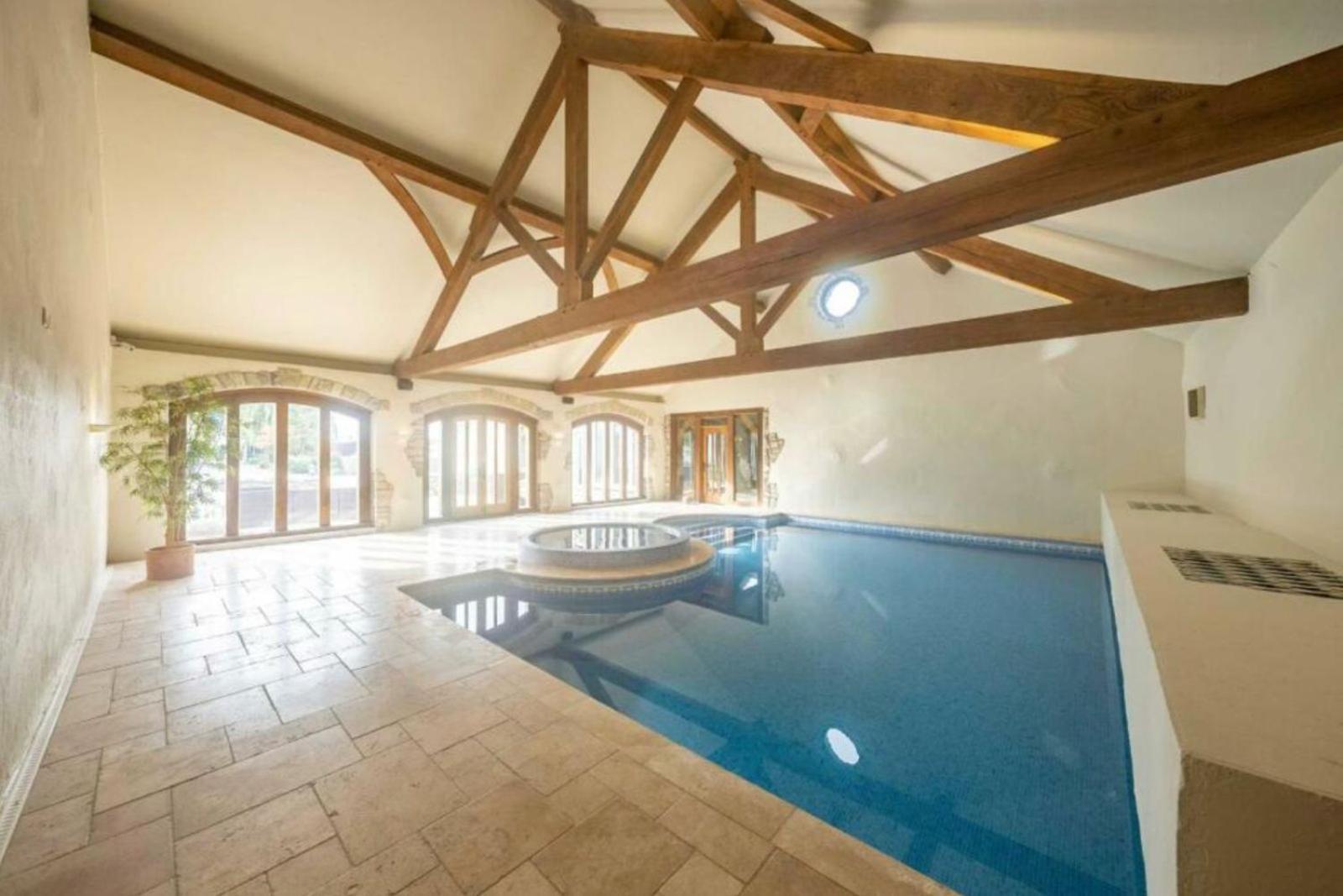 8 Bedroom With Pool Complex 5 Mins From Celtic Manor * Newport (Gwent)